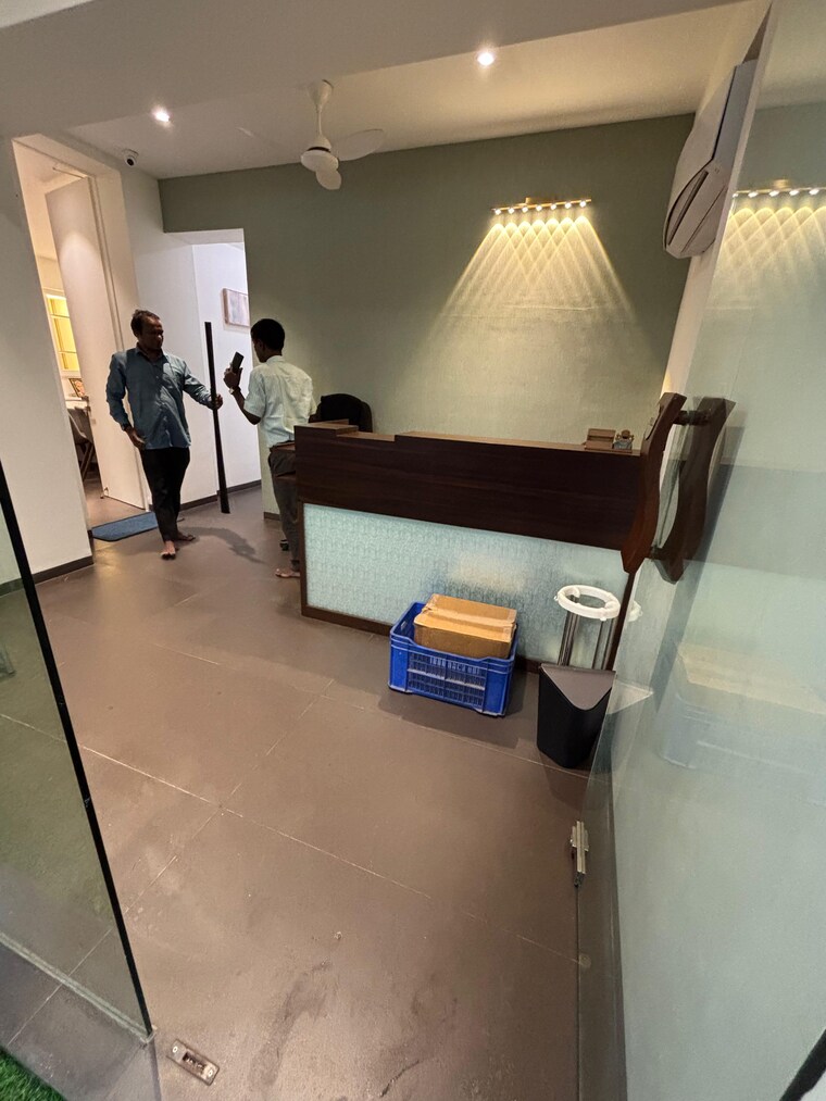 Team Area, khar west Commercial Shop 895 Sq.Ft. In Khar West Mumbai 9573099