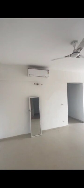 Room in 4 BHK Apartment at Wave Amore, Sector 32 – for Rent