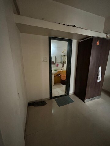 Room in 4 BHK Apartment at Kalpataru Colony, Karve Nagar – for Sale