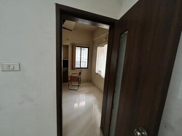 Room in 4 BHK Apartment at Kalpataru Colony, Karve Nagar – for Sale