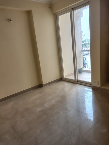 Room in 3 BHK Apartment at Amrapali Leisure Park, Amrapali Leisure Valley – for Rent