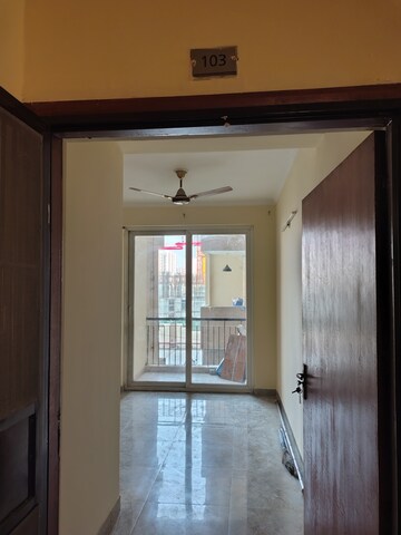 Room in 3 BHK Apartment at Amrapali Leisure Park, Amrapali Leisure Valley – for Rent