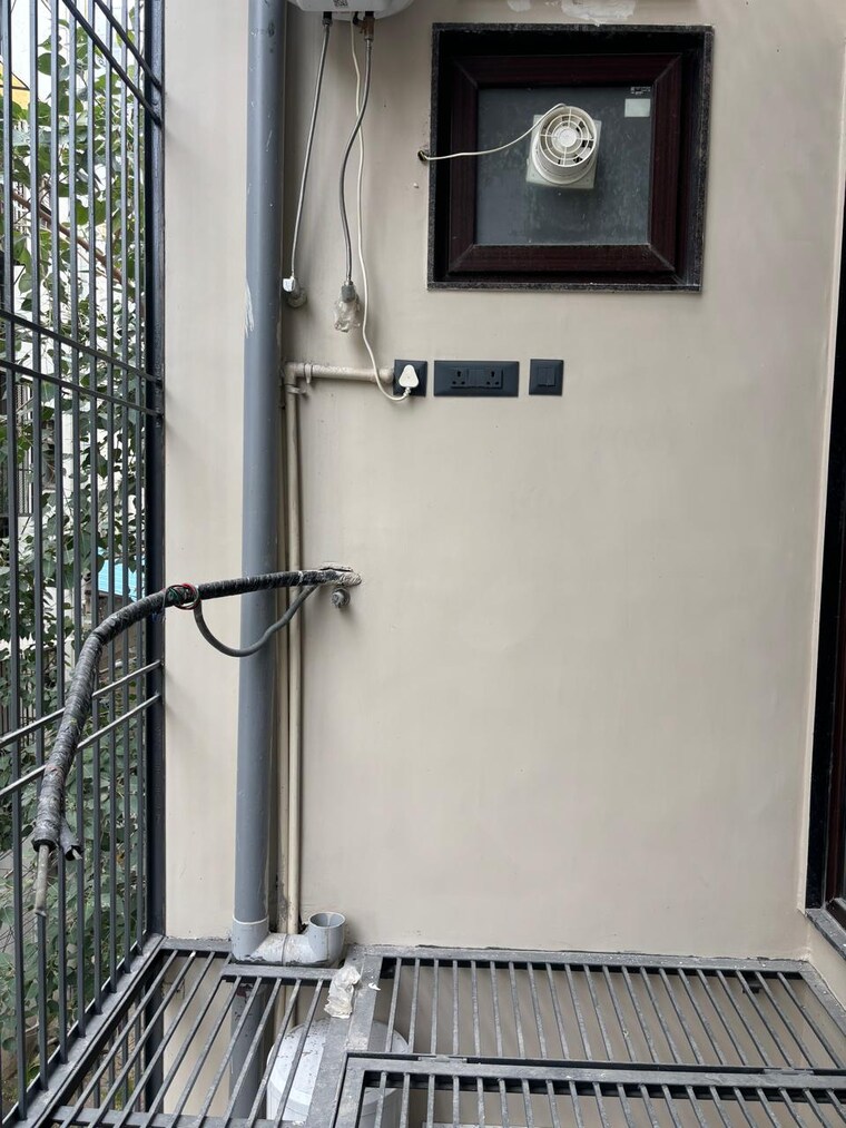 Other, south extension ii 3 Bedroom 2000 Sq.Ft. Apartment In South Extension ii Delhi 9573189