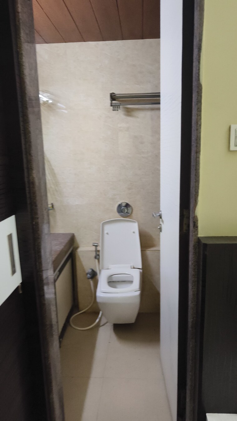 Bathroom, krishna-kalina-market 1 Bedroom 500 Sq.Ft. Apartment In Santacruz East Mumbai 9573211