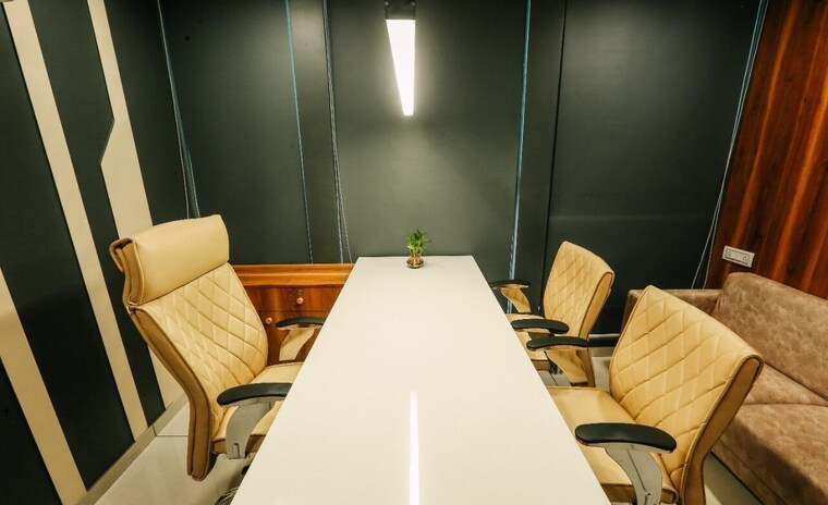 Team Area, race course road Commercial Office Space 2000 Sq.Ft. In Race Course Road Indore 9573217