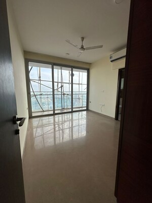 Room in 2.5 BHK Apartment at Oberoi Realty Splendor, Andheri East – for Sale