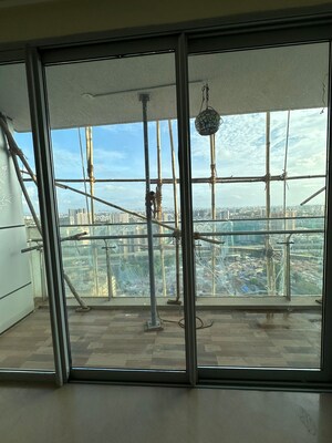 Balcony in 2.5 BHK Apartment at Oberoi Realty Splendor, Andheri East – for Sale