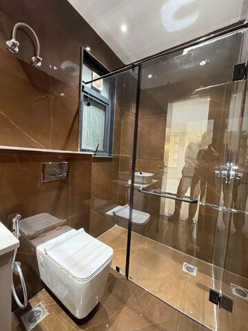 Master Bedroom in 3 BHK Builder Floor at Raj One Good Earth, Sector 71 – for Sale