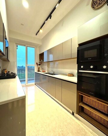Kitchen in 3 BHK Builder Floor at Raj One Good Earth, Sector 71 – for Sale
