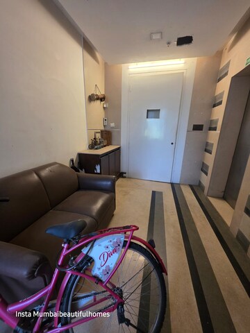 Room in 4 BHK Apartment at White Lotus, Santacruz West – for Rent