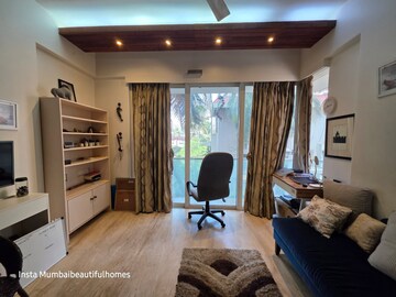 Room in 4 BHK Apartment at White Lotus, Santacruz West – for Rent