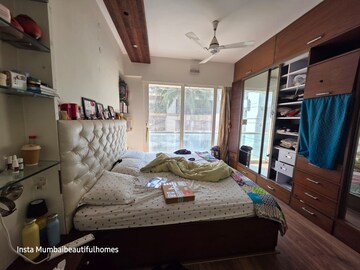 Bedroom in 4 BHK Apartment at White Lotus, Santacruz West – for Rent
