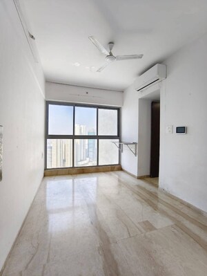 Room in 1 BHK Apartment at Raj White City, Kandivali East – for Rent