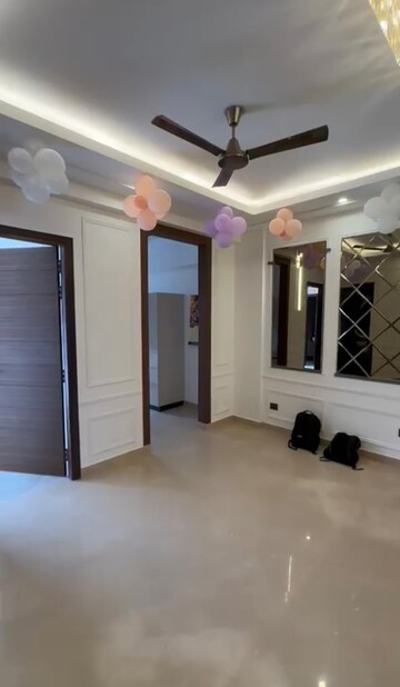 Room in 3 BHK Apartment at Signature Global City 63A, Sector 63a – for Rent