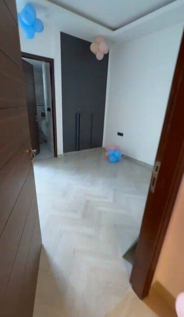 Bathroom in 3 BHK Apartment at Signature Global City 63A, Sector 63a – for Rent