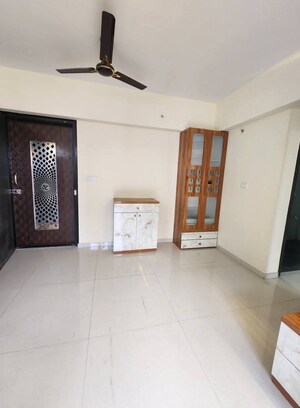 Room in 2 BHK Apartment at Lodha Downtown, Dombivli East – for Rent