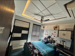 Bedroom in 3 BHK Apartment at Lodha Sterling, Kolshet Road – for Rent