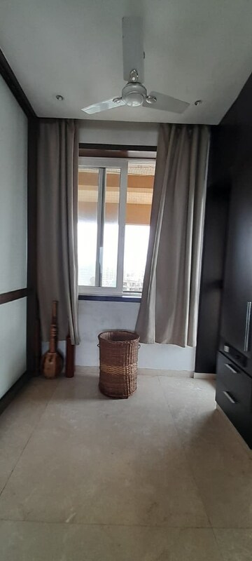 Living Room in 4 BHK Apartment at Bandra West – for Rent