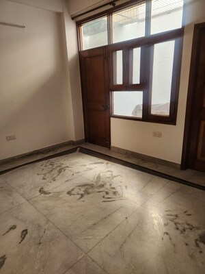 Room in 4 BHK Builder Floor at Vaishali Sector 2 – for Rent