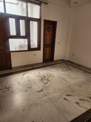 Room in 4 BHK Builder Floor at Vaishali Sector 2 – for Rent