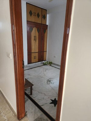 Room in 4 BHK Builder Floor at Vaishali Sector 2 – for Rent