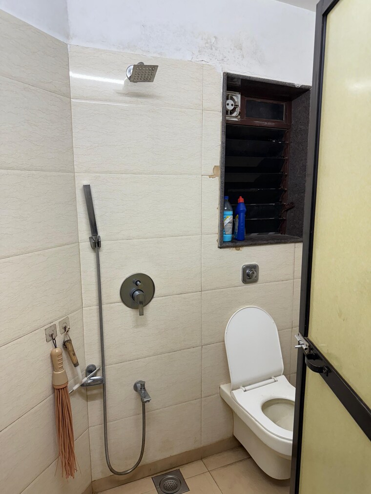 Bathroom, maharaja-retreat-chs 2 Bedroom 1100 Sq.Ft. Apartment In Goregaon East Mumbai 9573681