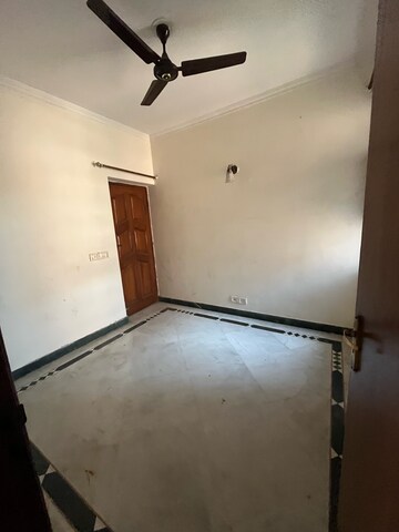 Room in 3.5 BHK Builder Floor at Sanskriti Apartments Gurgaon, Sector 44 – for Rent