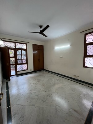 Room in 3.5 BHK Builder Floor at Sanskriti Apartments Gurgaon, Sector 44 – for Rent