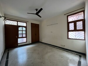 Room in 3.5 BHK Builder Floor at Sanskriti Apartments Gurgaon, Sector 44 – for Rent