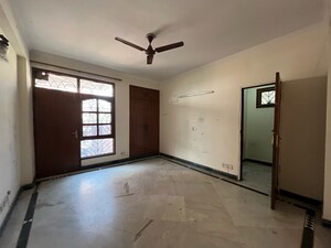 Room in 3.5 BHK Builder Floor at Sanskriti Apartments Gurgaon, Sector 44 – for Rent