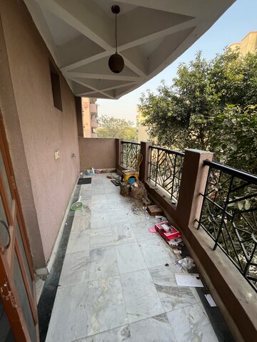 Balcony in 3.5 BHK Builder Floor at Sanskriti Apartments Gurgaon, Sector 44 – for Rent