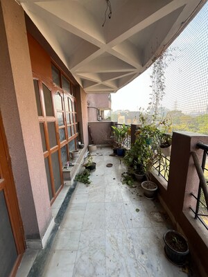 Balcony in 3.5 BHK Builder Floor at Sanskriti Apartments Gurgaon, Sector 44 – for Rent