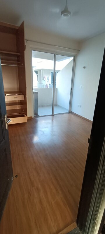 Room in 3 BHK Apartment at Ansal API Esencia, Sector 67 – for Rent