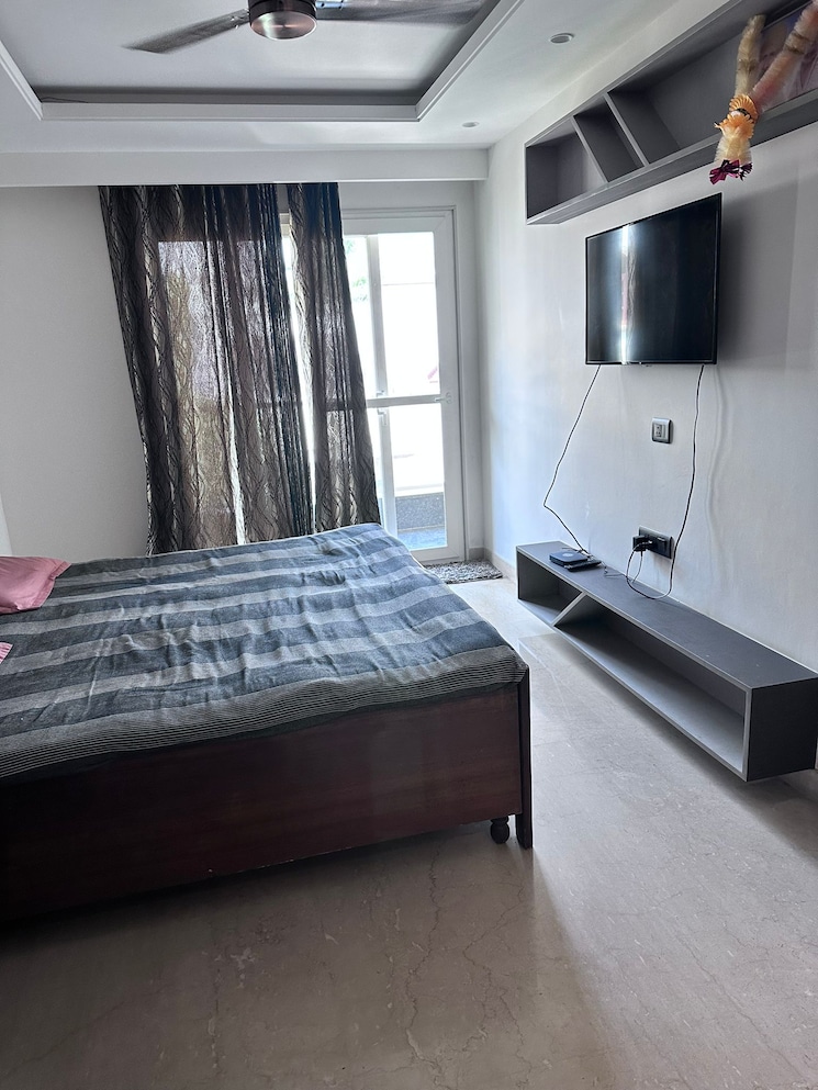 Room, sector 43 3 Bedroom 221 Sq.Yd. Apartment In Sector 43 Gurgaon 9573688