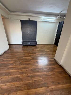 Room in 2 BHK Apartment at Gundecha Greens, Kandivali East – for Sale