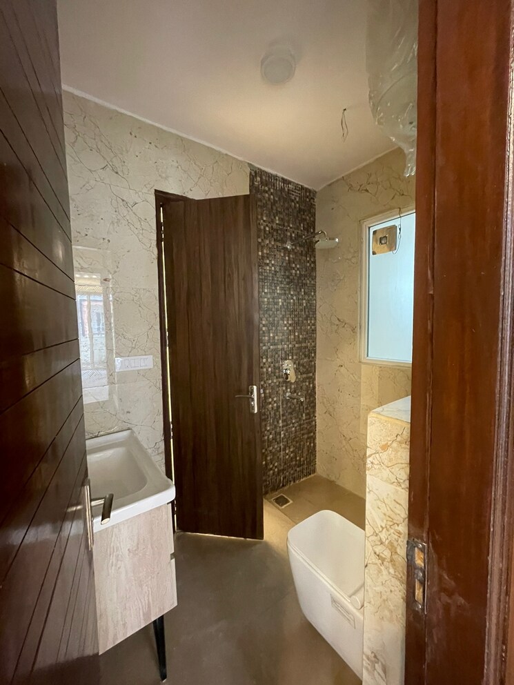 Bathroom, aradhya-homes 4 Bedroom 2100 Sq.Ft. Apartment In Sector 67a Gurgaon 9573846