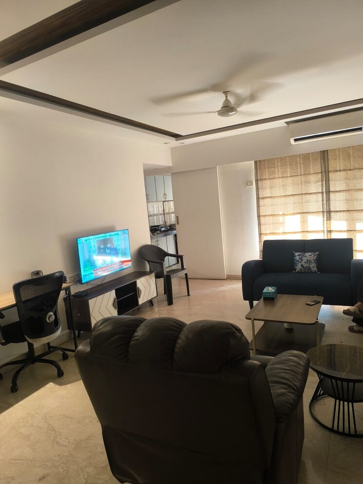 Team Area, khar west 3 Bedroom 1100 Sq.Ft. Apartment In Khar West Mumbai 9573782