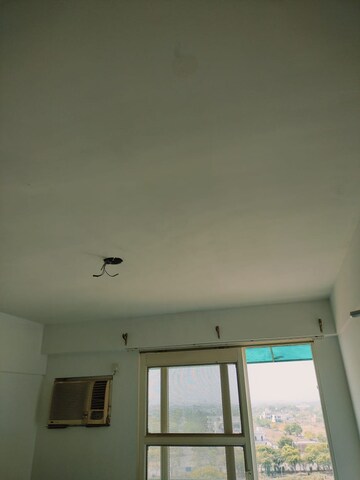 Furnished Amenities in 3 BHK Apartment at Parker White Lily, Sector 8 – for Sale