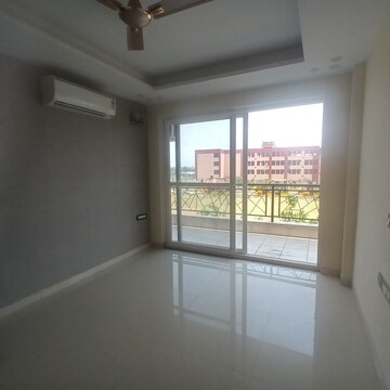 Room in 4 BHK Apartment at Aradhya Homes, Sector 67a – for Rent