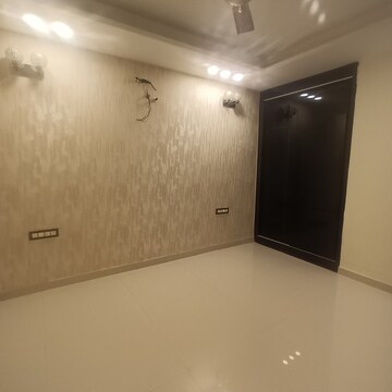 Furnished Amenities in 4 BHK Apartment at Aradhya Homes, Sector 67a – for Rent