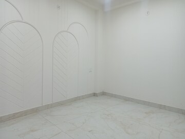 Room in 3 BHK Builder Floor at Mahavir Enclave 1 – for Rent