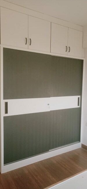 Furnished Amenities in 2 BHK Apartment at Vaishnodevi Circle – for Rent