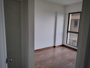 Room in 2 BHK Apartment at Vaishnodevi Circle – for Rent