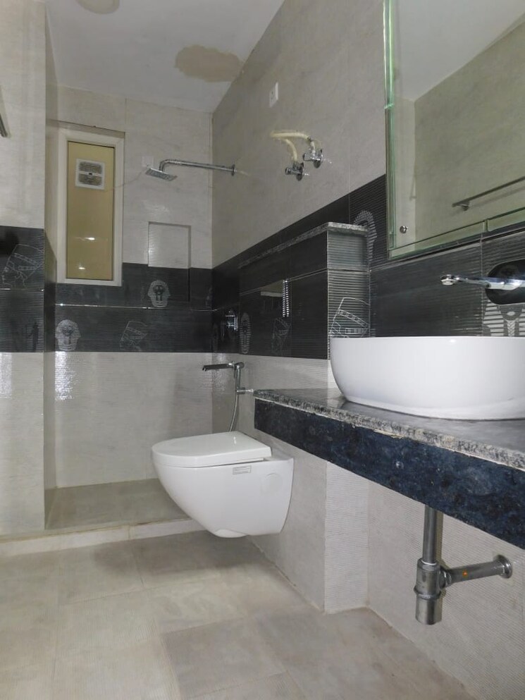Attached Bathroom, vidhi-apartment-ip-extension 3 Bedroom 200 Sq.Yd. Builder Floor In Ip Extension Delhi 9573938