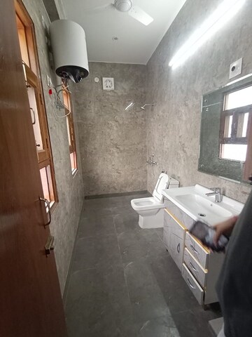 Bathroom in 2.5 BHK Builder Floor at Sector 21 – for Rent