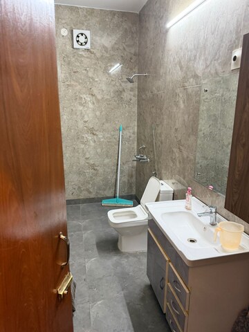 Bathroom in 2.5 BHK Builder Floor at Sector 21 – for Rent