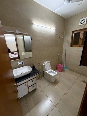 Attached Bathroom in 2.5 BHK Builder Floor at Sector 21 – for Rent