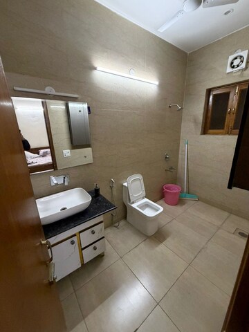 Attached Bathroom in 2.5 BHK Builder Floor at Sector 21 – for Rent