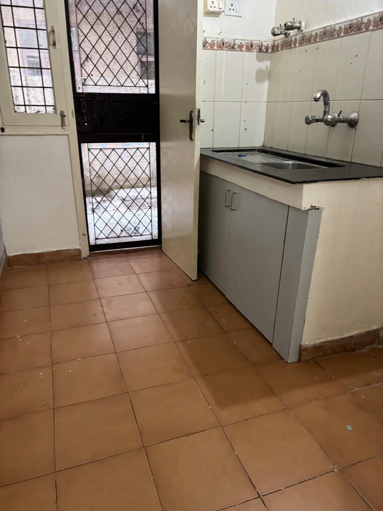 Kitchen, vidhi-apartment-ip-extension 3 Bedroom 200 Sq.Yd. Builder Floor In Ip Extension Delhi 9574031