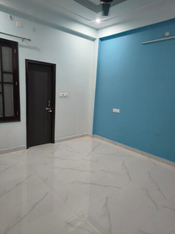 Room in 2 BHK Independent House at Gomti Nagar – for Rent